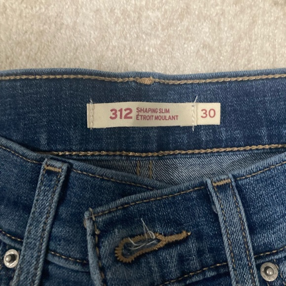 Levi’s Women’s 312 Shaping slim Jeans - Picture 4 of 5